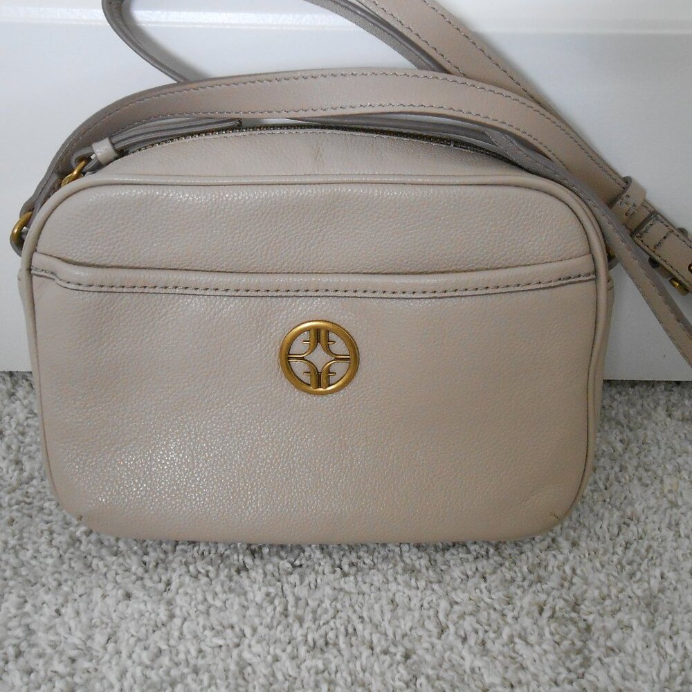 Fossil Taupe Color Neutral Leather Crossbody Bag read details. - Picture 9 of 15